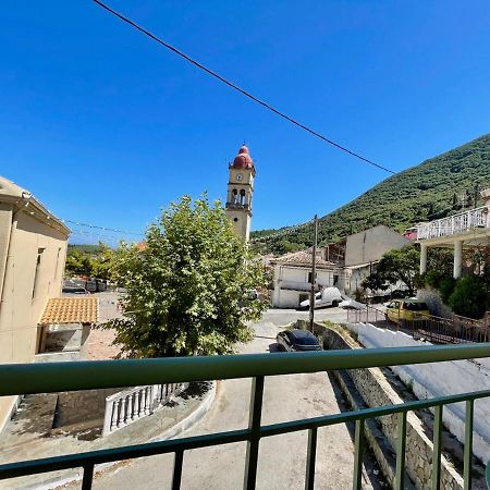 Ilianas Place Ágios Matthaíos Bagian luar foto
