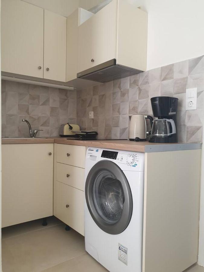 Ilianas Place Ágios Matthaíos Bagian luar foto