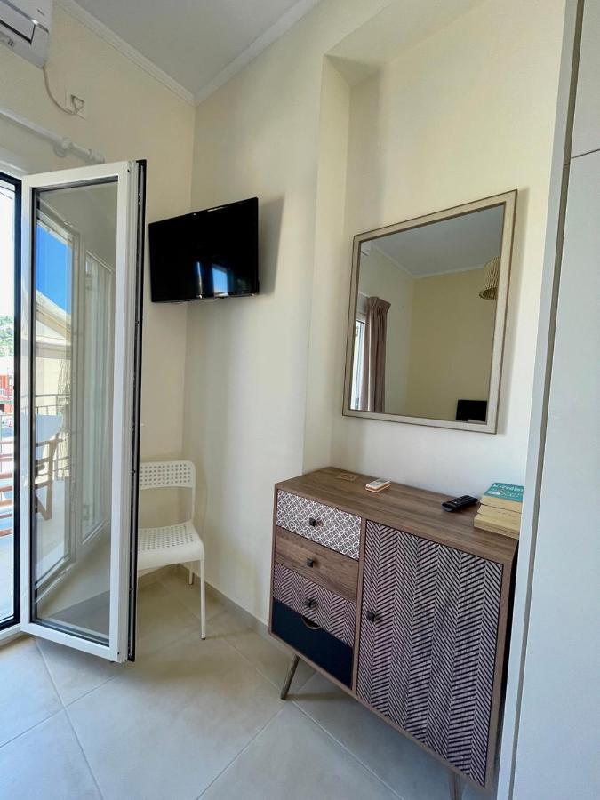 Ilianas Place Ágios Matthaíos Bagian luar foto