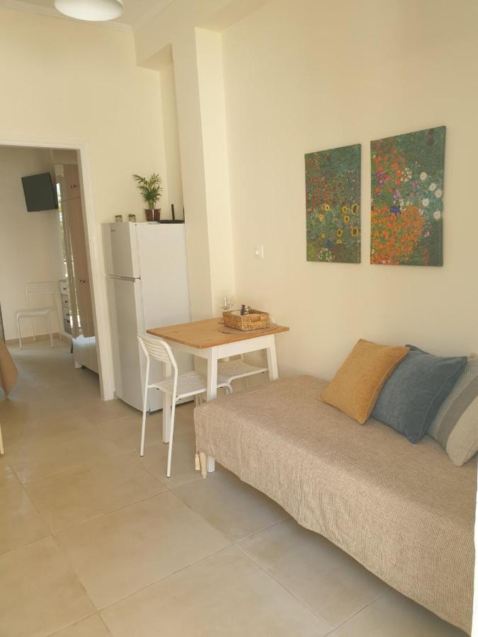 Ilianas Place Ágios Matthaíos Bagian luar foto